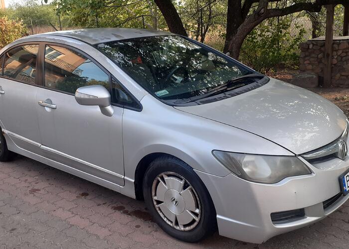 Grajewo ogłoszenia: Sprzedam Hondę Civic Hybrid rocznik 2006. Przejechane 128 tys. km....