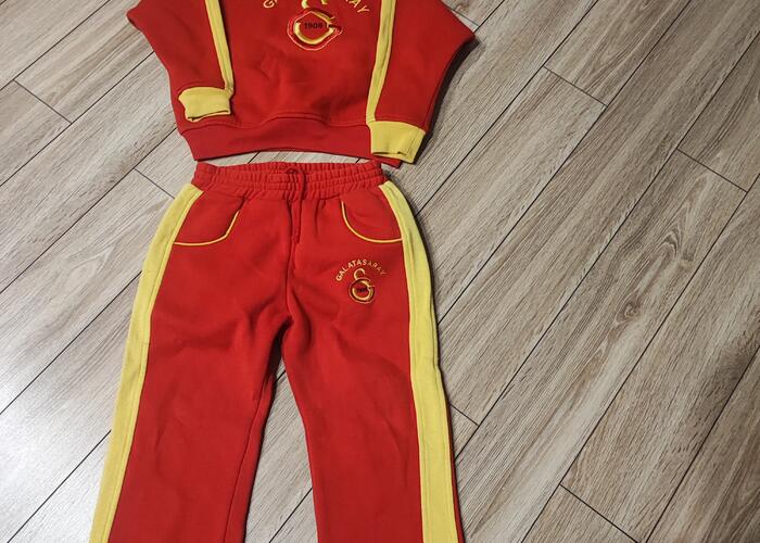 Grajewo ogłoszenia: Sprzedam ciepłe dresy na 5-6 lat, stan bardzo dobry