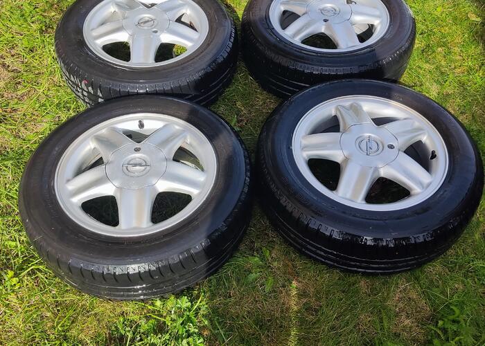 Grajewo ogłoszenia: Sprzedam felgi aluminiowe 15 od opla opony ma sezon starczą