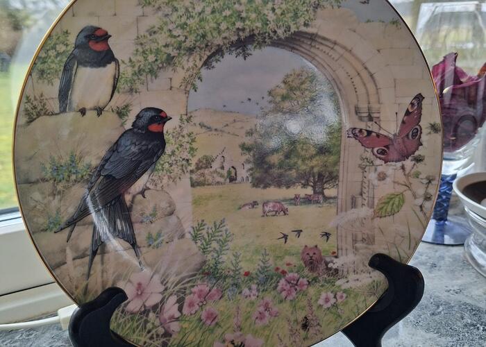 Grajewo ogłoszenia: Sprzedam porcelanowy dekoracyjny talerzyk  do postawienia z 1987r...